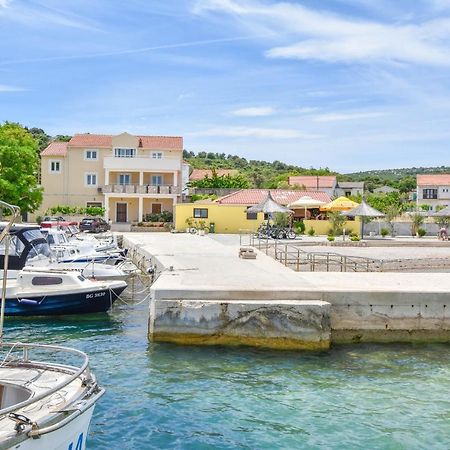Apartment L And S On The Beach Ugrinici Экстерьер фото