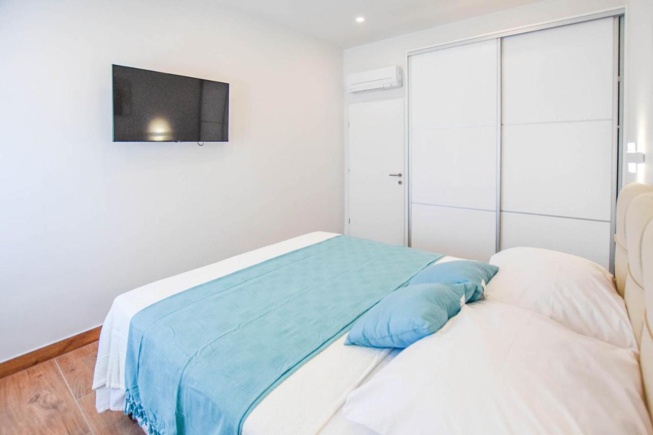 Apartment L And S On The Beach Ugrinici Экстерьер фото