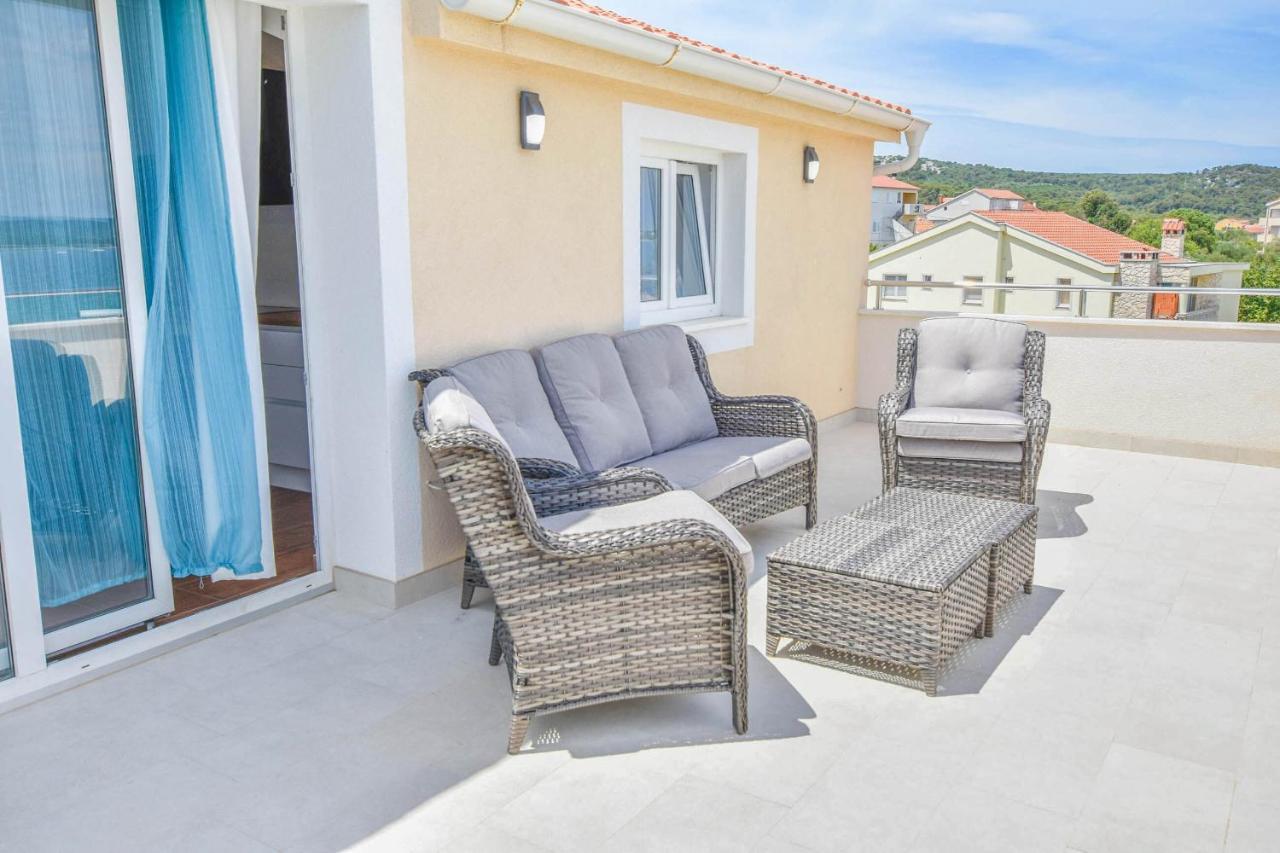 Apartment L And S On The Beach Ugrinici Экстерьер фото